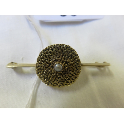 90 - Circle seed pearl bar brooch in fitted case