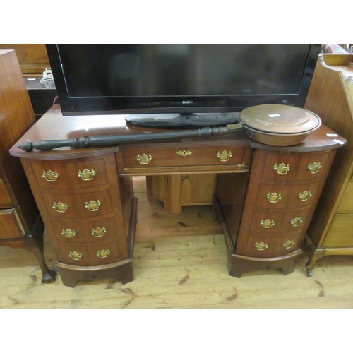 441 - Mahogany Double Pedestal Kneehole Desk