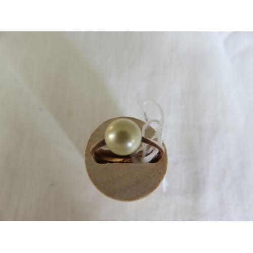 116 - 9ct Gold and Pearl Ring