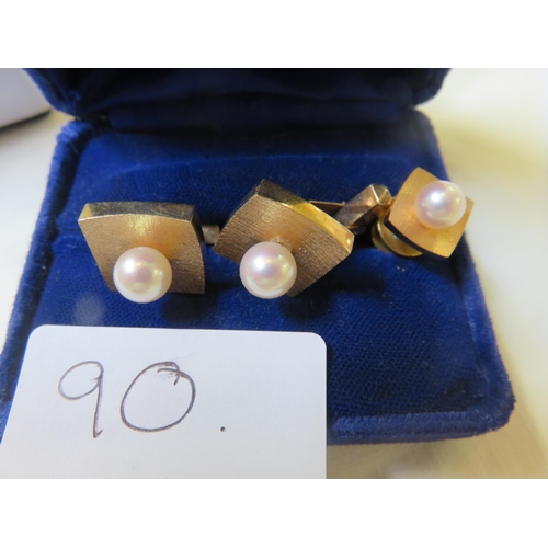 90 - 14ct. Pearl Sleeve Links and Tie Stud