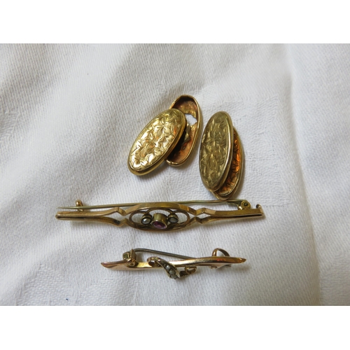 77 - 9ct cuff links and two 9ct gold brooches, Links 2.4 grams