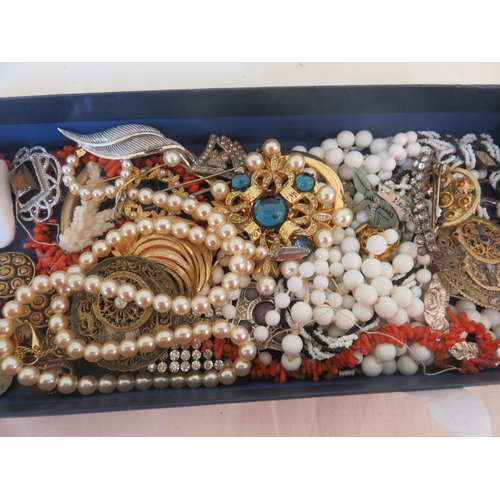 158 - Tray Lot of Jewellery