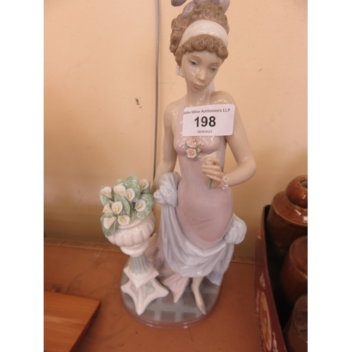 198 - Large Boxed Lladro Lady Figure