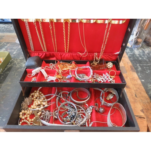 277 - Quantity of Mixed Jewellery including Silver