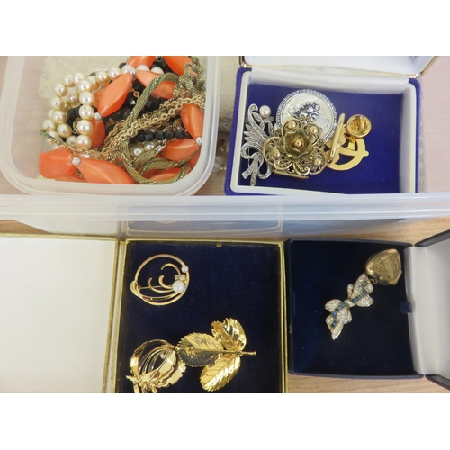 209 - Quantity of Costume Jewellery