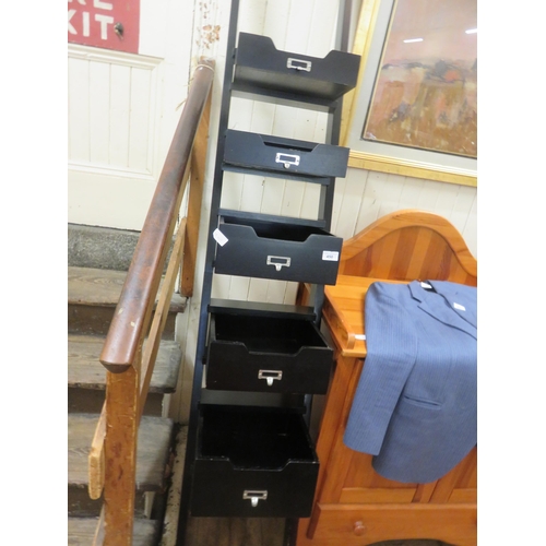 450 - Chest of Drawers As Ladder