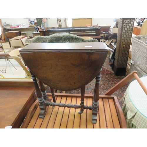 462 - Mahogany Drop Leaf Occasional Table