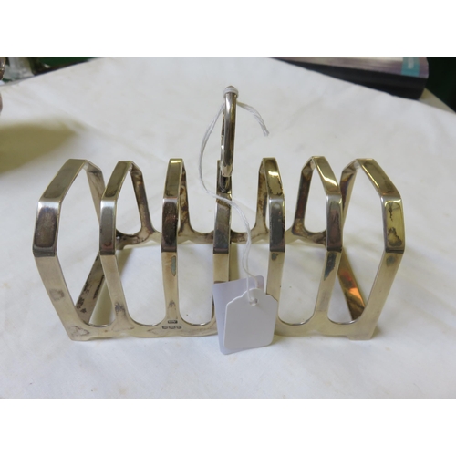 130 - Sheffield Silver Hallmarked 6 division toast rack 4½ troy ozs.