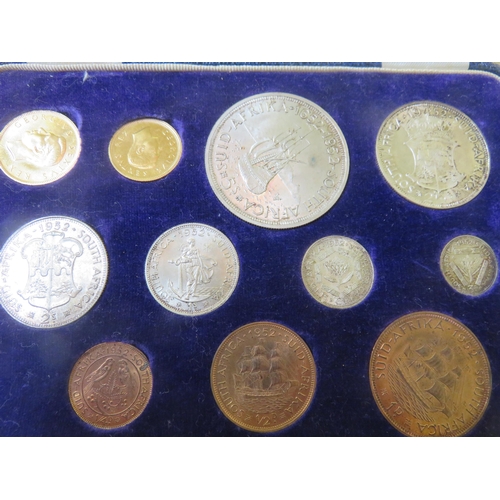 135 - South African Commemorative Coin Set - 1652-1952. Includes Two Gold Coins