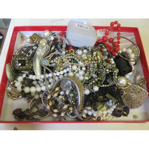 217 - Tray lot of Costume Jewellery