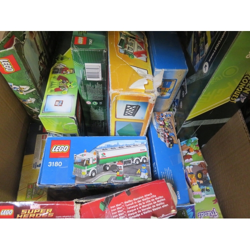 219 - Large Quantity of Loose Lego and Lego Box Sets