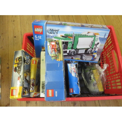 219 - Large Quantity of Loose Lego and Lego Box Sets