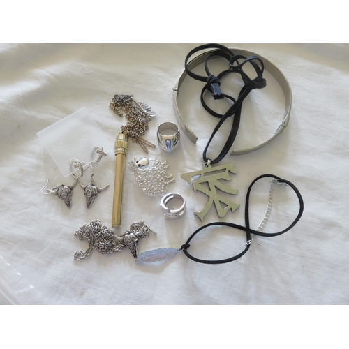 93 - Lot of Costume Jewellery