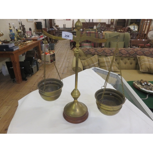 254 - Vintage Set of Spice Scales in brass with wooden base