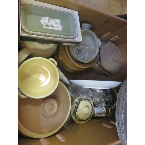 272 - Box of pottery including Wedgwood Tray