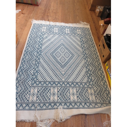 486 - Fringed blue on White Rug - 48