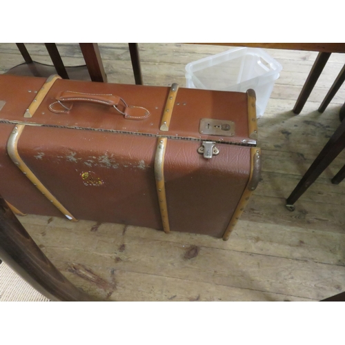 415 - Old Style Suitcase