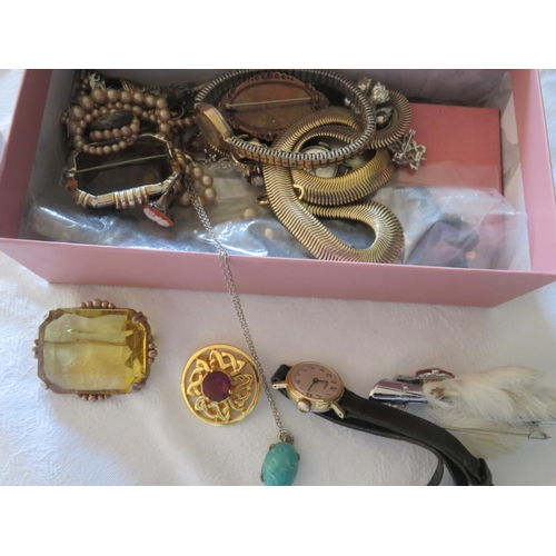 100 - Lot of misc. jewellery