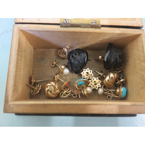 112 - Quantity of Gold Earrings