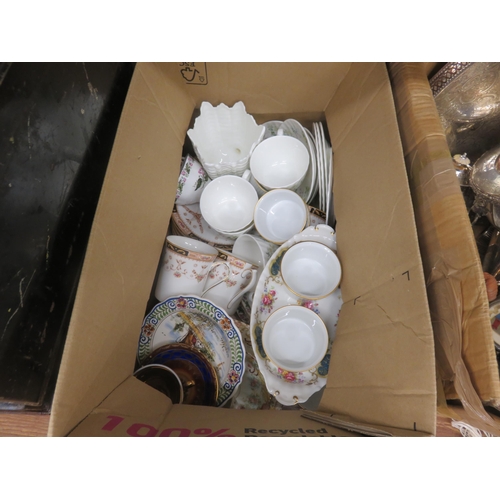 371 - Box of mixed tea ware