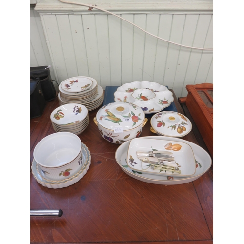 387 - Royal Worcester Dinner Set.