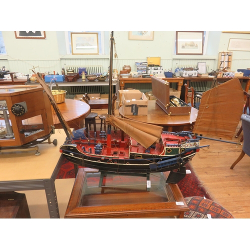 425 - Model Chinese Junk on stand