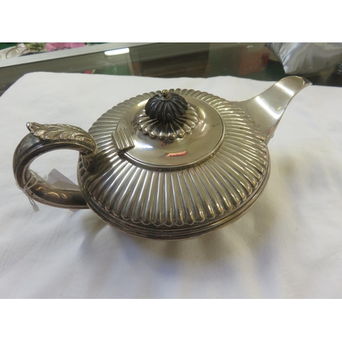 111 - William IV Silver Pumpkin Teapot, London, circa 1835, 15 Troy Oz