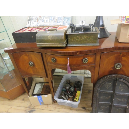 466 - Antique Serpentine Fronted Mahogany Sideboard on Tapered Legs