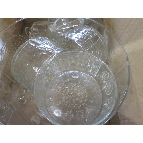 460 - Small lot of assorted Glass Bowls, Glasses etc.