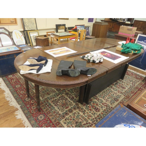 497 - Victorian Oak Extending Dining Table with 6 Leaves.