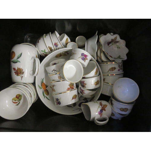 301 - Box of Royal Worcester Evesham, Oven Ware