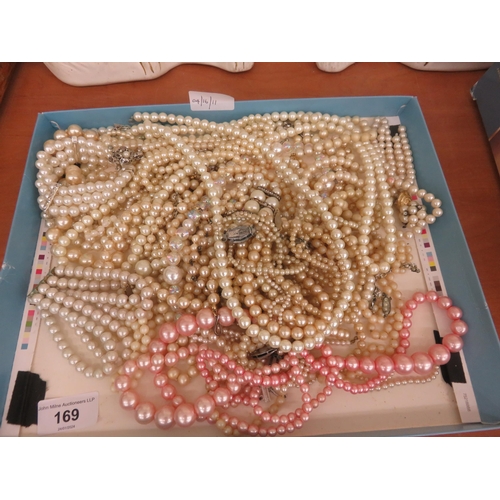 169 - Large quantity of strings of Pearls