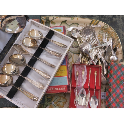 219 - Tray with cutlery sets and loose cutlery