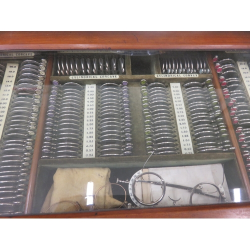 248 - Vintage Opticians Testing Lenses and Equipment in Wooden Case