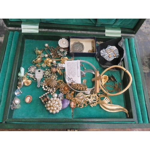 153 - Cased Lot Jewellery Including Victorian 1887 Silver Coin Brooch