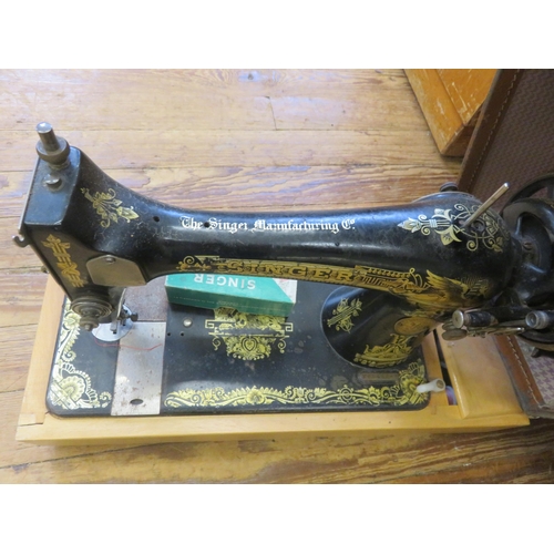 172 - Singer Sewing Machine (Case Damaged)