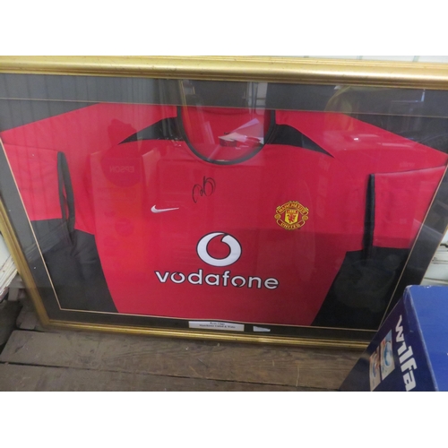 34 - Framed and Signed Ryan Giggs Manchester United Shirt - Vodaphone. Certificate of Authenticity