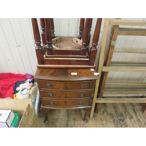 481 - Small Chest of Drawers and Nest of Tables