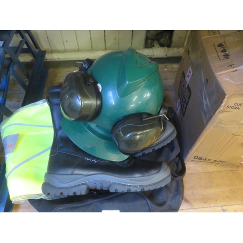 215 - Mixed Lot of Safety Equipment - Boots, Hi-vis