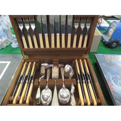 249 - Canteen of Cutlery