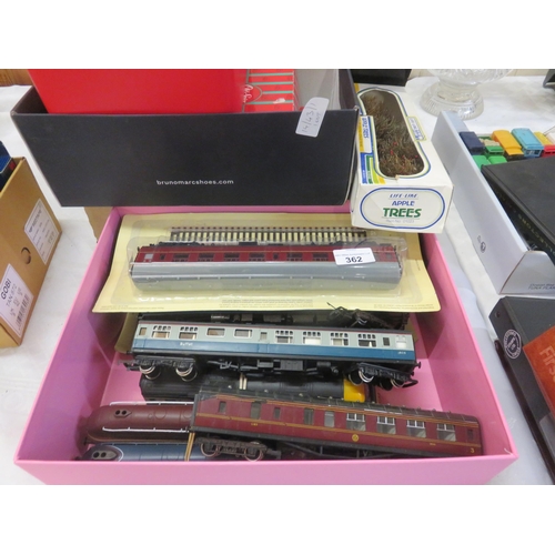 362 - Quantity of Loose OO Gauge Locomotives and Rolling Stock and Accessories