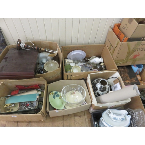 443 - Large quantity of bric-a-brac