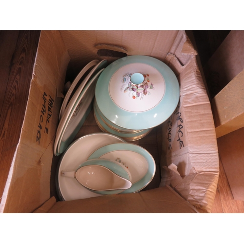 243A - Quantity of Crown Ducal Strawberry Fair Dinnerware