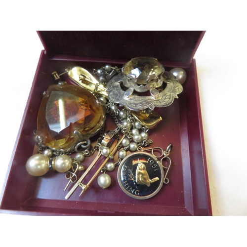 110 - Small Lot of Jewellery