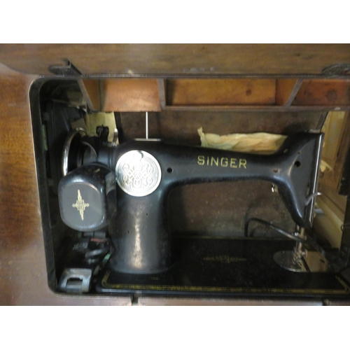 432 - Mahogany Singer Table Sewing Machine