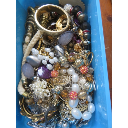 394 - Box of Jewellery