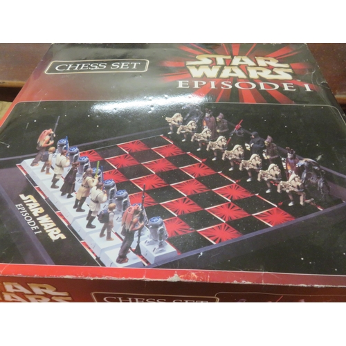 414 - Boxed star Wars Episode 1 Chess Set