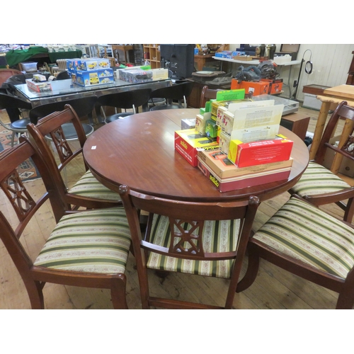 429 - Circle Mahogany Dining Table and Six Chairs