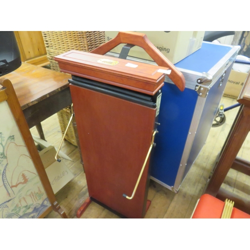 432 - Corby Trouser Press