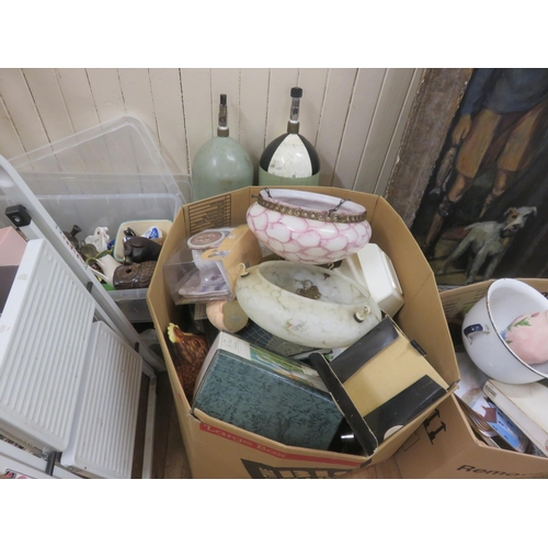 447 - Large quantity of bric-a-brac including Airtanks